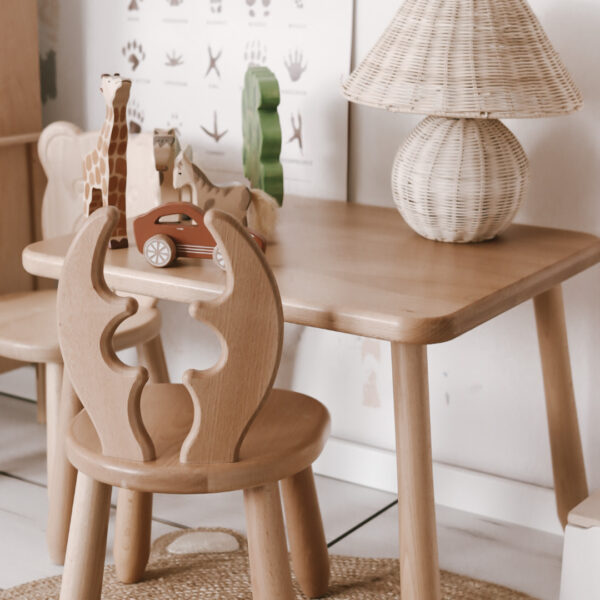 Kidozia Kindertisch-Set „Natur Deer“ – 2 Stühle + 1 Tisch aus massivem Buchenholz
