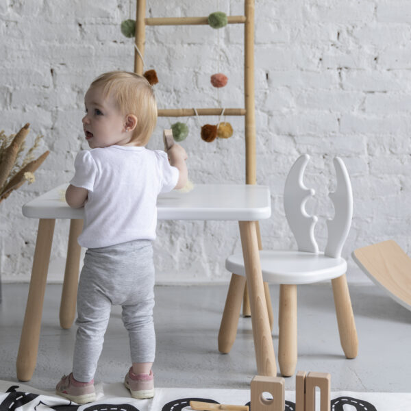 Kidozia Kindertisch-Set „Natur White Deer“ – 2 Stühle + 1 Tisch aus massivem Buchenholz