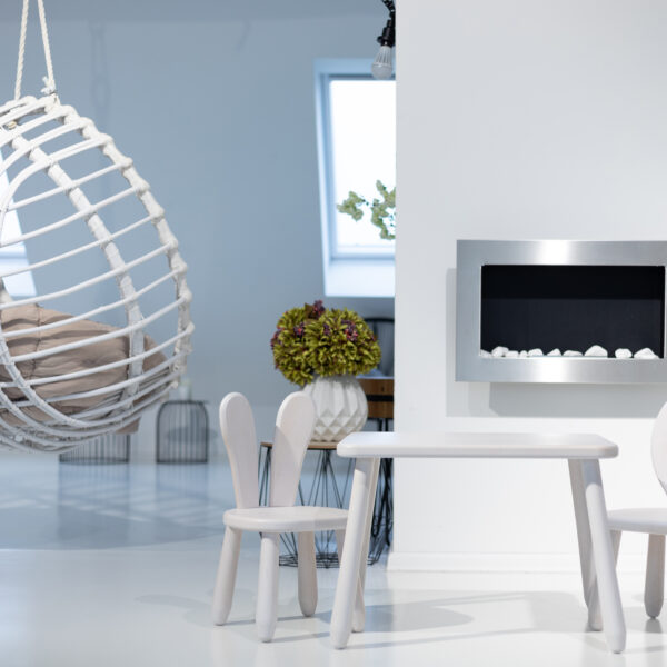 Kidozia Kindertisch-Set „White Bunny“ – 2 Stühle + 1 Tisch aus massivem Buchenholz