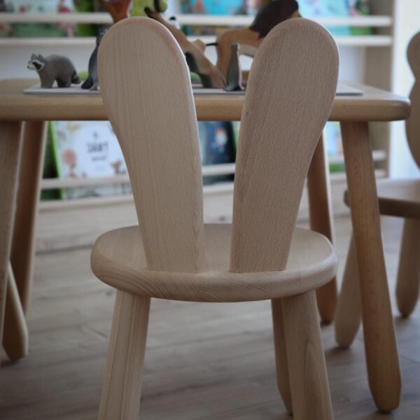 Mitwachsendes Kindertisch und Stuhl Set Massivholz Buche mit Hasenmotiv - Montessori Kindermöbel