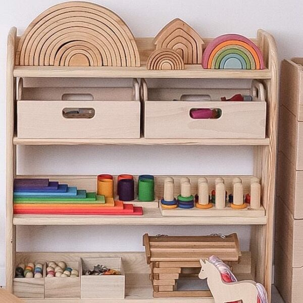 Montessori Spielzeugregal für Kleinkinder aus 100 % massivem Kieferholz – inkl. 2 Holztruhen